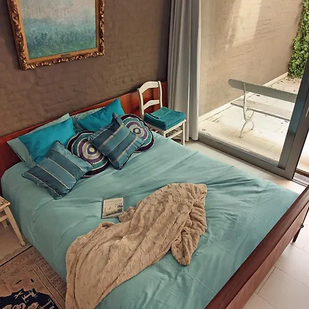 Apartment Lounge In The Intimate Urban Garden At A Retro Getaway *