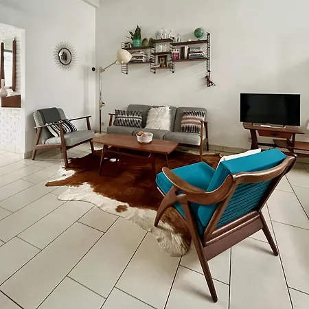 Lounge In The Intimate Urban Garden At A Retro Getaway * Gante