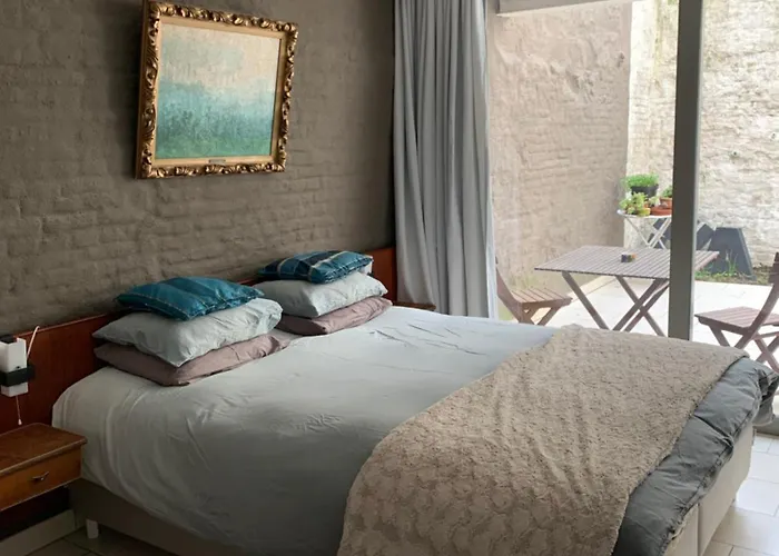 Lounge In The Intimate Urban Garden At A Retro Getaway *